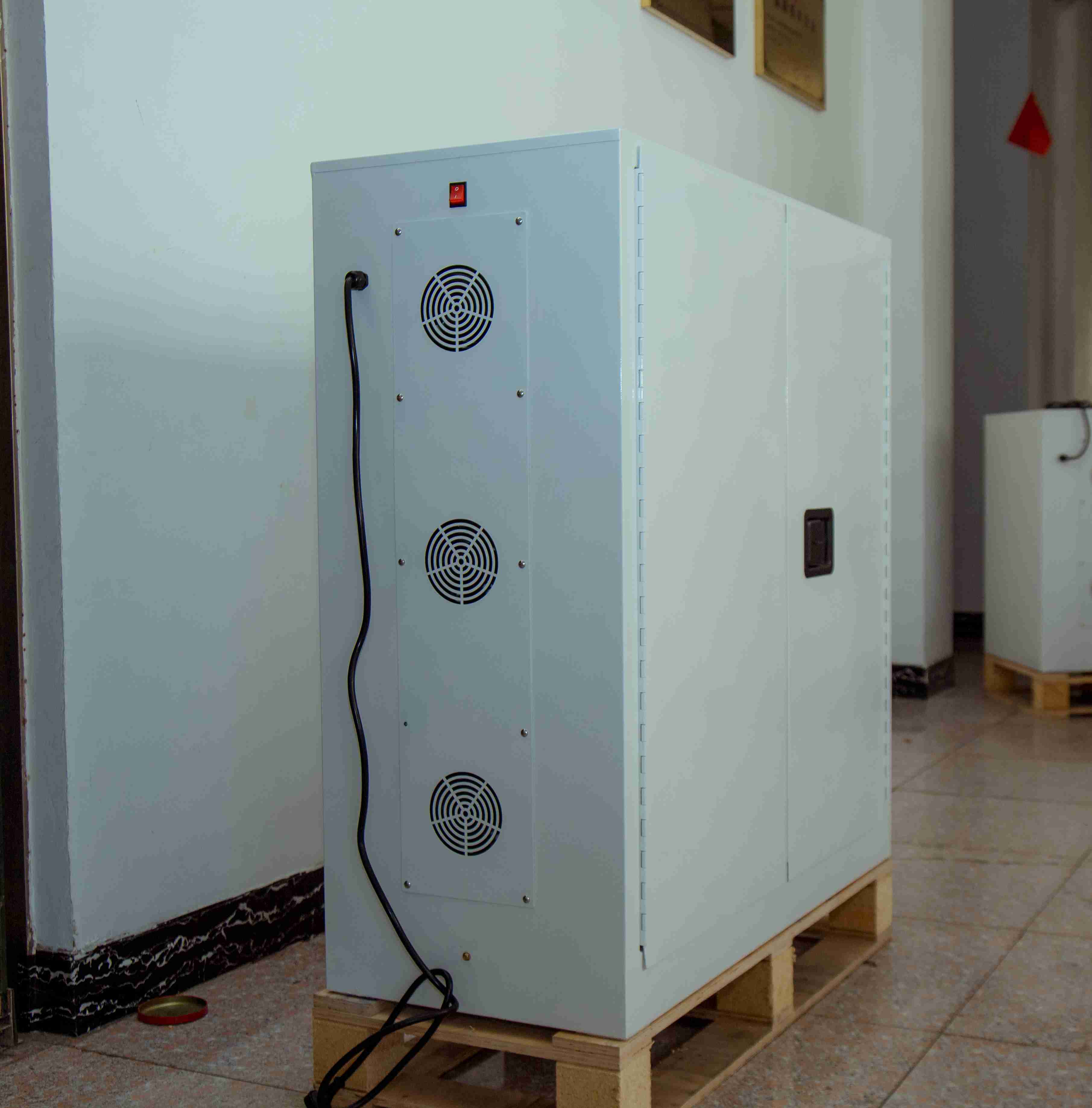 リチウムイオン電池用ラックマウント型蓄電池分配ボックスキャビ - Energy Storage Rack のレビューと価格